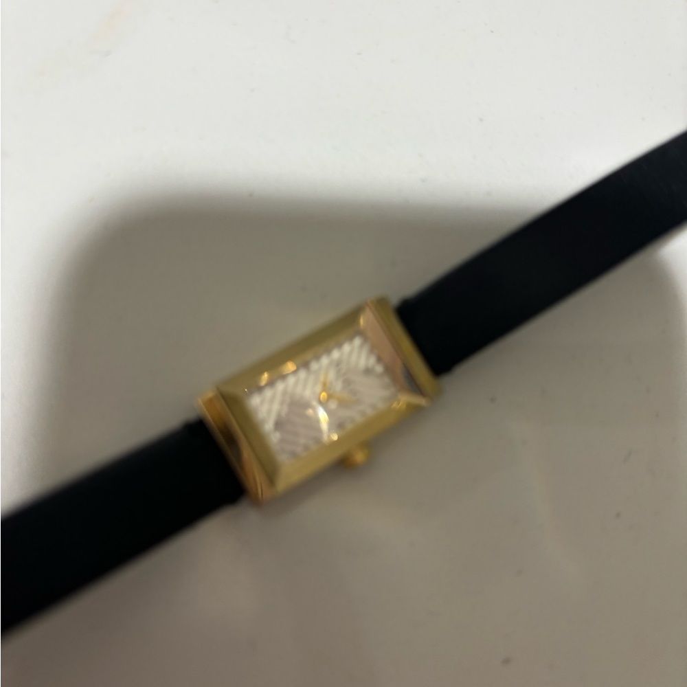 Slim Delicate Rectangle Gucci Watch - image 2